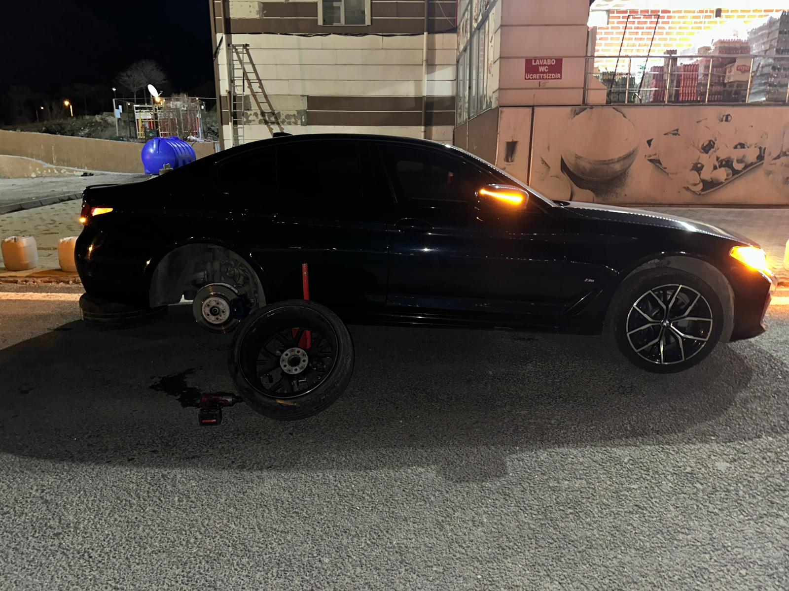 Yüreğir köprü bölgesinde lastik arızası